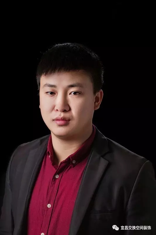 董寬
交換空間裝飾主任設計師
國家注冊室內設計師
畢業院校：湖北交通職業技術學院
設計理念：做設計如做人，不僅要有個性還要有內涵！
經典案例：鑫鼎大廈/清江尚玲瓏/清江潤城/梅嶺一號/東郡/香山福久源/宜化新天地/上上城/天域水岸等