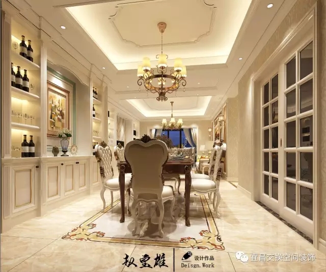 歐式餐座椅組合，高檔的酒柜設計，在吊柜下燈的照耀下更顯高貴，地面采用全瓷瓷磚，天然的紋理和自然的色彩，使餐廳的檔次毫無保留地體現出來。